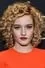 Julia Garner como Ellie Landsberg