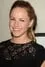 Julie Berman como Dr. Sam Zanetti