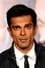 Karan Singh Grover como Rishabh Bajaj