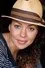 Kathryne Dora Brown como Zola Knox