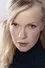 Laura Harris como Esther