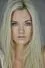 Laura James como Molly