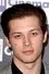 Leo Howard como Logan Hunter