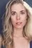 Lucy Owen como Suzanne Scott