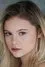 Mia Jenkins como Emma