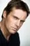 Michael Shanks como Victor