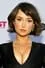 Milana Vayntrub como Sloane Sandburg