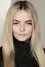 Millie Gibson como Kelly Neelan