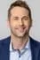 Niall Matter como Greg