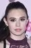 Nicole Maines como Lisa