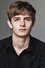 Otto Farrant como Thomas Grey