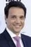 Ralph Macchio como Archie Rodriguez