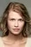 Rose Reynolds como Tilly / Alice