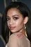 Samantha Logan como Tia Stephens