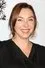 Stephanie Courtney como Essie Karp