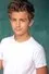 Tait Blum como Logan Bane