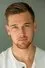 Taylor John Smith como Luke