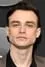 Thomas Doherty como Sebastian
