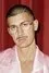 Tobias Rahim como Sig selv