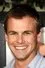 Tommy Dewey como Mike Leighton
