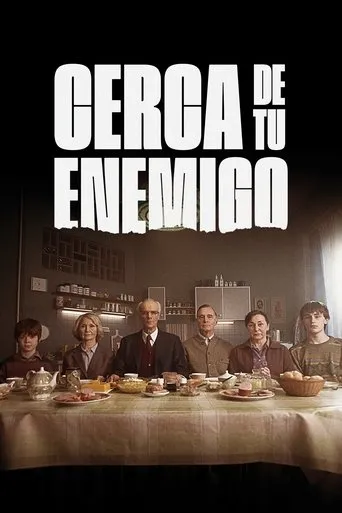 Póster de Cerca de tu enemigo (2022) con Stephan Grossmann como Scheuert