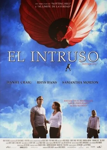 Póster de El intruso (2004) con Corin Redgrave como Professor