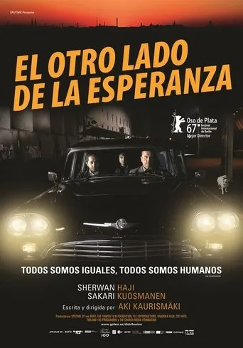 Póster de El otro lado de la esperanza (2017) con Juhani Niemelä como Poker Player