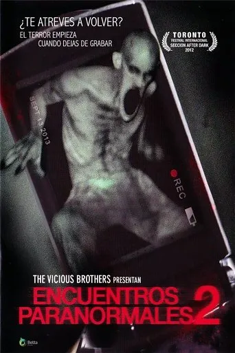 Póster de Encuentros paranormales 2 (2012) con Sean Rogerson como Lance Preston