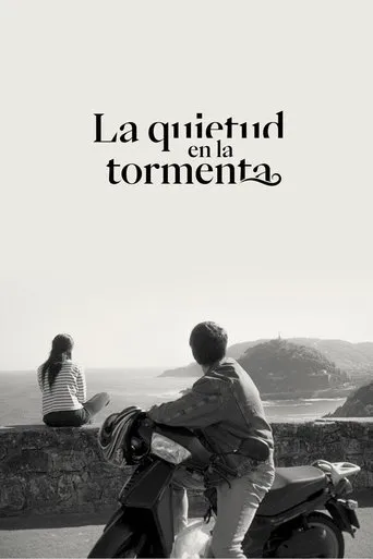 Póster de La quietud en la tormenta (2022) con Loreto Mauleón como Lara