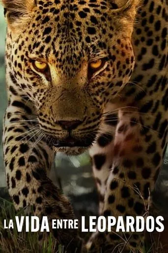 Póster de La vida entre leopardos (2024) con Alex Parkinson como Self