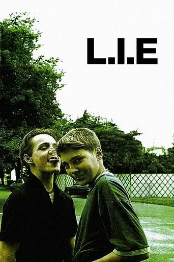 Póster de L.I.E. (Frente al abismo) (2001) con Paul Dano como Howie Blitzer