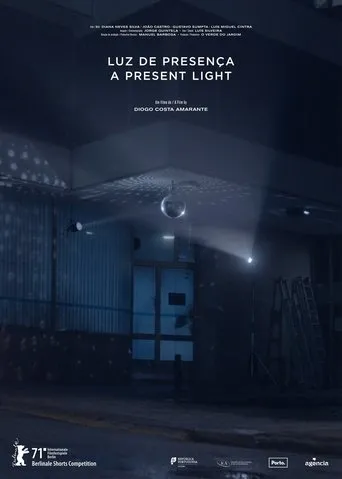 Póster de Luz de Presença