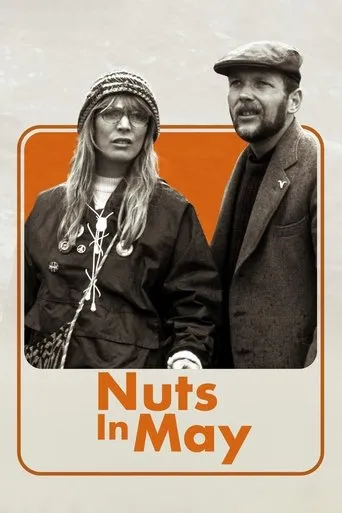 Póster de Nueces en mayo (1976) con Richard Ireson como Policeman