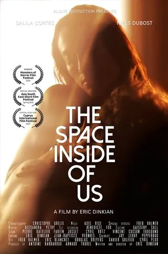 Póster de The space inside of us