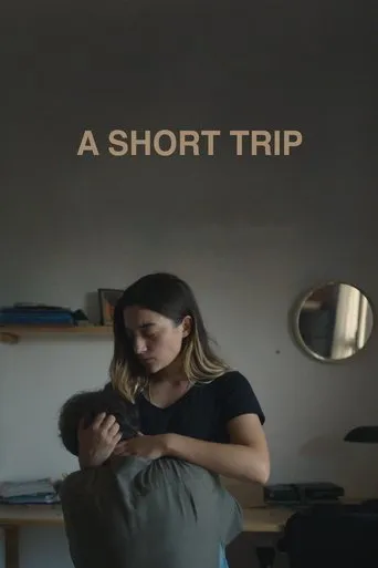 Póster de Un viaje corto (2023) con Luàna Bajrami como Mira