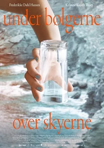 Póster de Under bølgerne, over skyerne